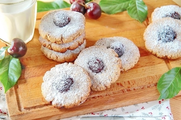 Овсяное печенье с орехами и вишней Овсяное печенье с орехами и вишней