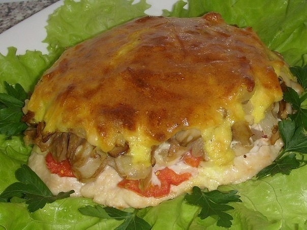 Мясо с грибами и сырной корочкой