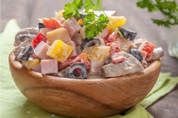 Самые вкусные салаты с ветчиной: топ -10