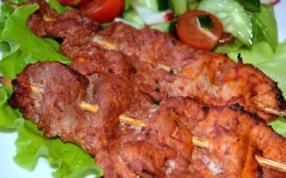 Шашлычки из свинины на шпажках в духовке