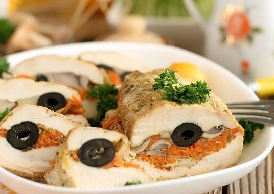Пикантные фаршированные куриные грудки