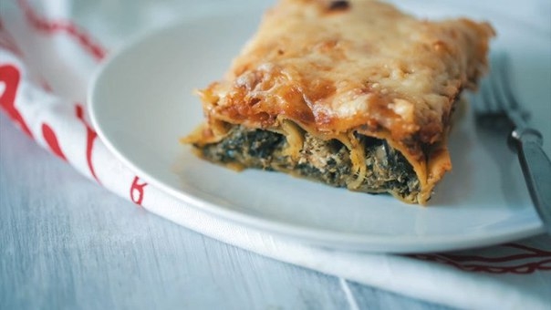 Каннеллони со шпинатом и сыром