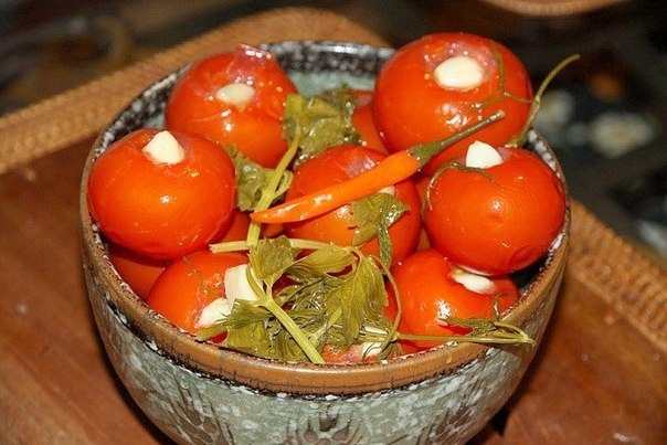 МАРИНОВАННЫЕ ПОМИДОРЫ ПО-БЫСТРОМУ