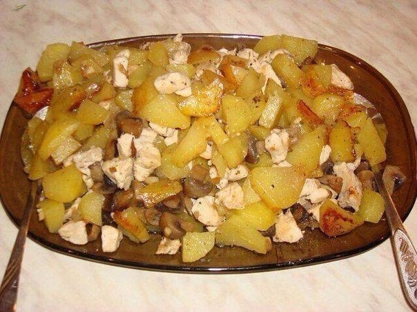 КАРТОФЕЛЬ, ЗАПЕЧЁННЫЙ С ГРИБАМИ И КУРИЦЕЙ В МУЛЬТИВАРКЕ
