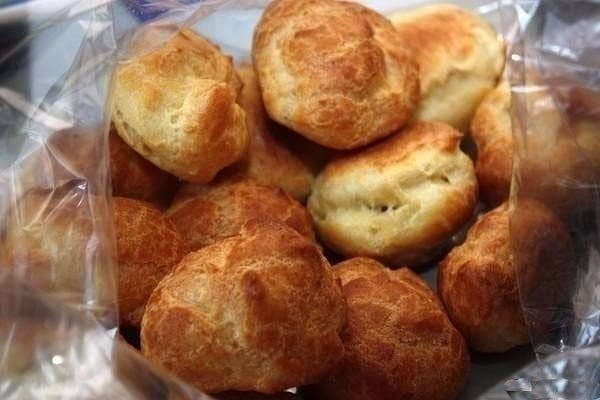 Эклеры с ванильным кремом.