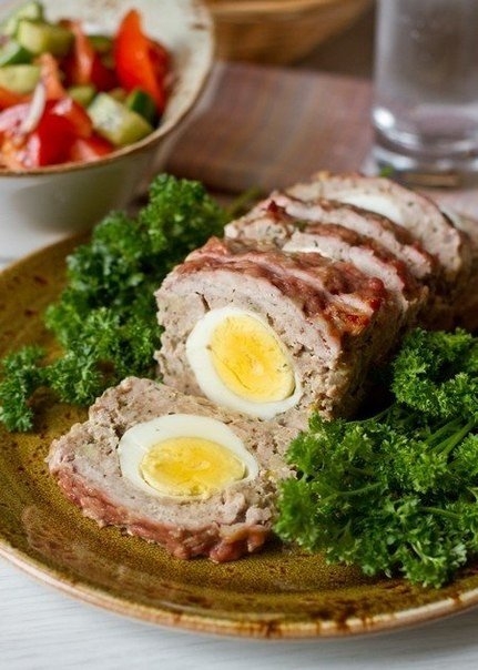 Вкуснейший мясной рулет с яичной начинкой