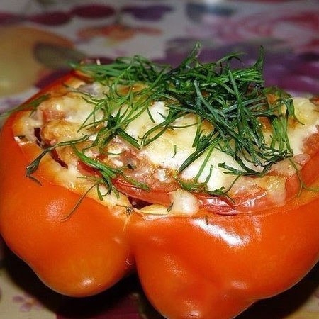 Фаршированный перец с помидорами