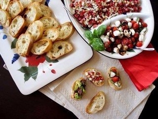 Кростини с разноцветной начинкой. Кростини с разноцветной начинкой.