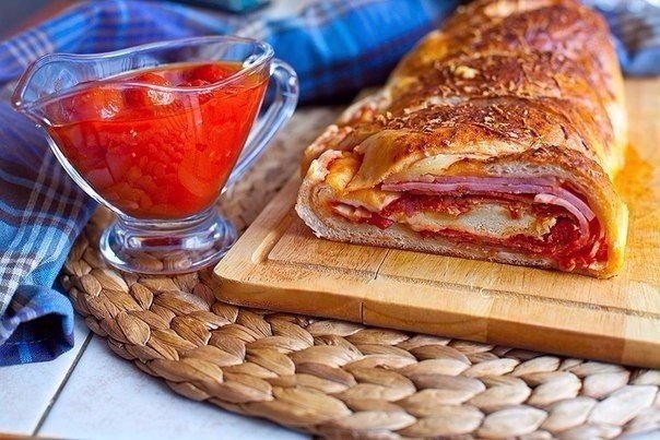 Стромболи (пицца в рулете) Стромболи (пицца в рулете)