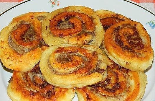 ШАНЕЖКИ ИЗ ТВОРОЖНОГО ТЕСТА С ФАРШЕМ