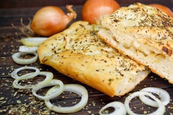 Итальянская фокачча — постный хлеб с луком