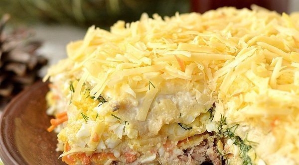 Закусочный торт из вафельных коржей с консервами