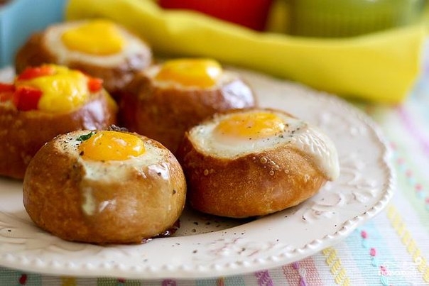 Булочки на завтрак с яйцом и начинкой Булочки на завтрак с яйцом и начинкой