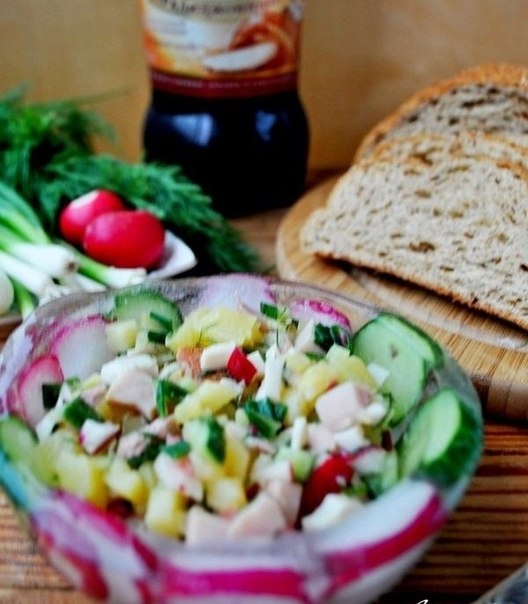 Окрошка сборная мясная в ледяной чаше Окрошка сборная мясная в ледяной чаше