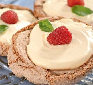 Миндальное пирожное с малиной Миндальное пирожное с малиной