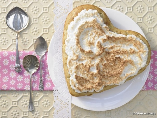 Ванильное сердце с грушами и кокосовым безе