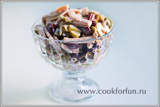 Салат с ветчиной, фасолью и грибами