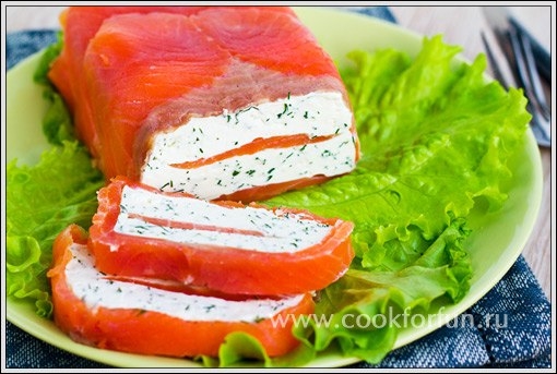 Рулет с семгой и сливочным сыром