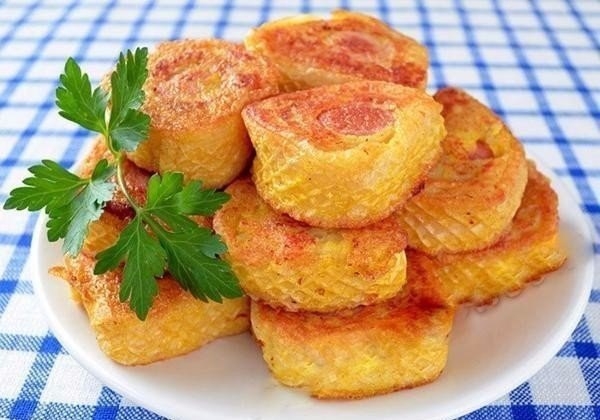 Сосиски с картофельным пюре в вафлях