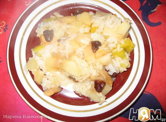 Запеканка рисовая с тыквой, яблоками и изюмом