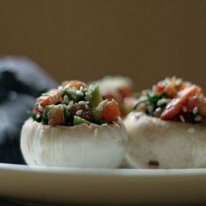 Шампиньоны фаршированные овощами