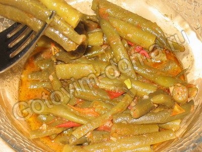 Стручковая фасоль, тушенная с помидорами