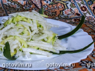 Салат из дайкона с огурцом