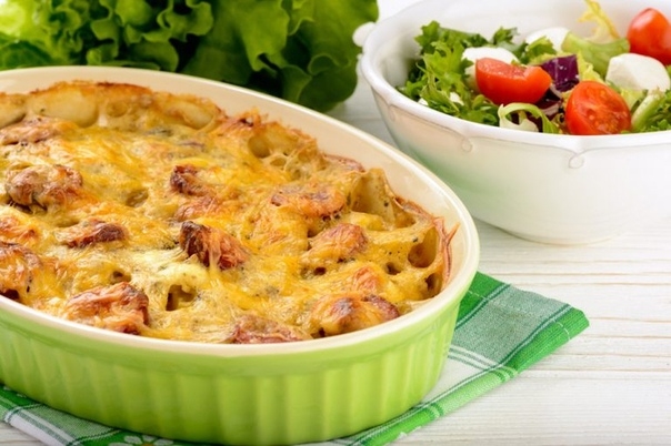 Картофельная запеканка с колбасой и сыром в микроволновке