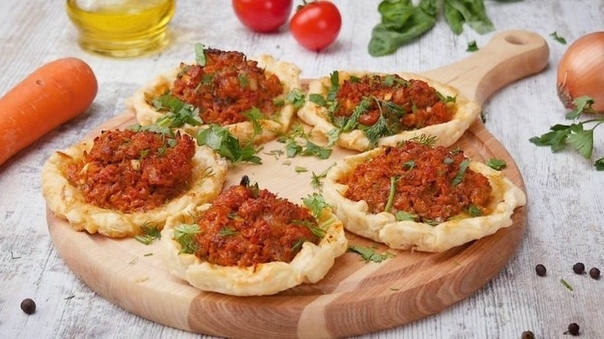 Открытые пирожки с мясом