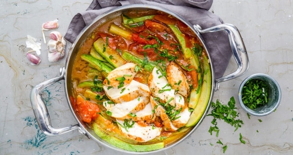 Тушеные кабачки с курицей Тушеные кабачки с курицей