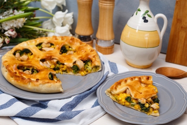 Пирог с курицей и консервированной кукурузой Пирог с курицей и консервированной кукурузой