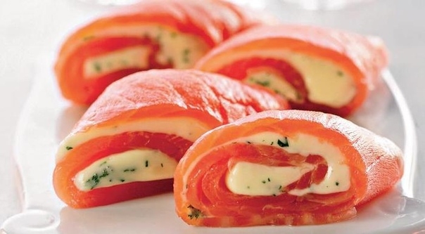 Ролл из лосося с икорным соусом (без риса и нори)