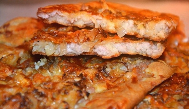 Тонкий хрустящий пирог с капустой и мясным фаршем