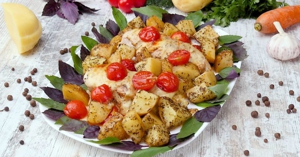 Куриные грудки с картофелем и помидорами