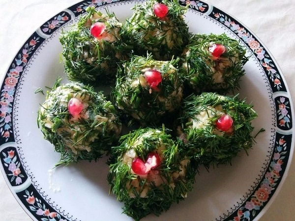Селедочная закуска - отличное новогоднее блюдо.