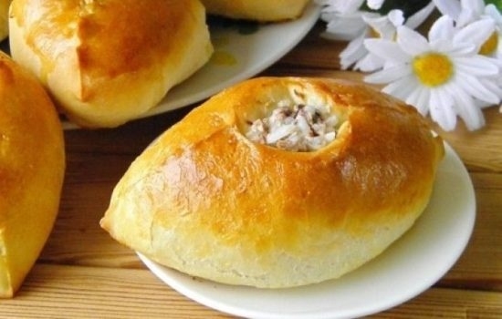 Жареные пирожки с фаршем и рисом