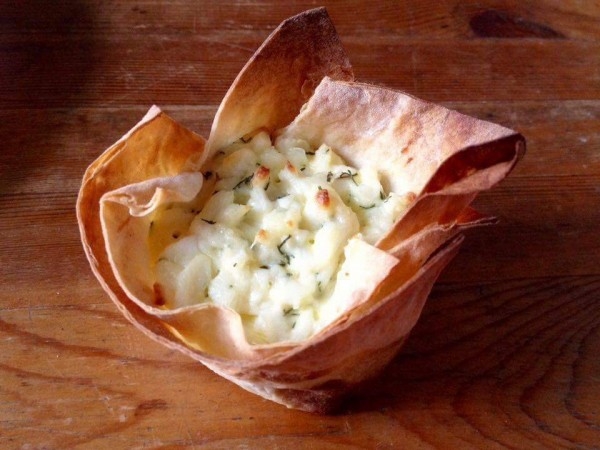 Интересная и вкусная закуска из лаваша и сыра