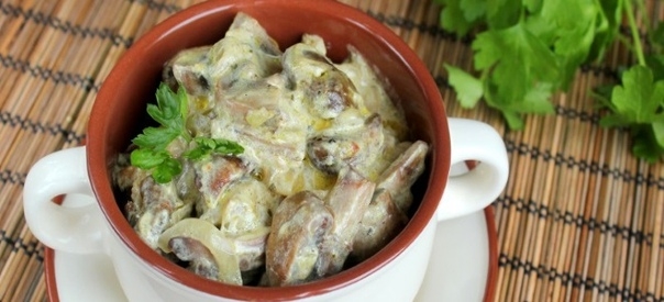 Грибы со сметаной и луком Грибы со сметаной и луком
