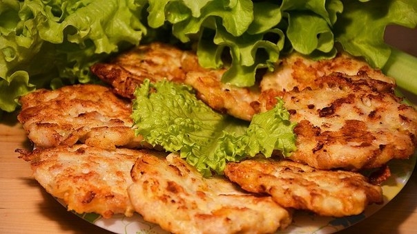 Рубленные оладьи из куриной грудки с сыром Рубленные оладьи из куриной грудки с сыром
