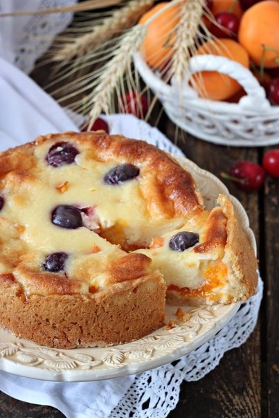 Цветаевский пирог с абрикосами и черешней.