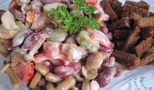 Салат с фасолью "ХРУСТЯЩИЙ".