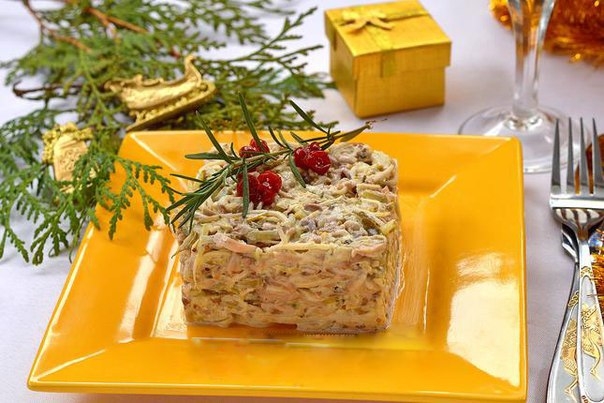 Салат с сельдереем и шампиньонами