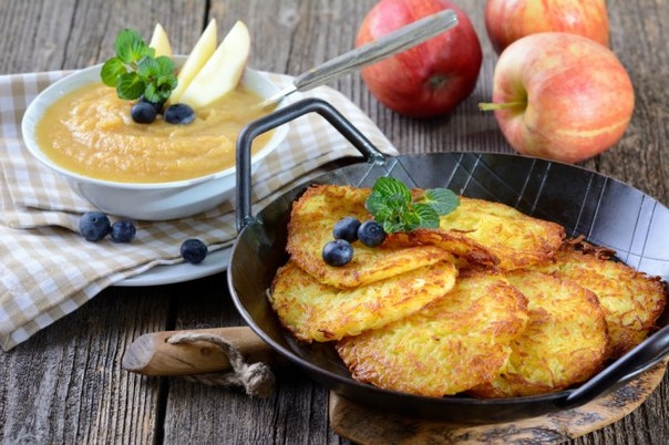 Драники из картофеля, кабачка и яблока