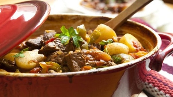 Тушёный картофель с огурцами