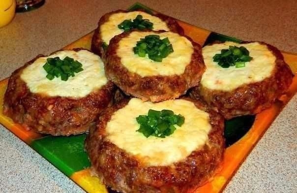 Мясные "ватрушки" - быстрый ужин