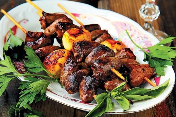 Шашлычки из куриных сердечек с картофелем