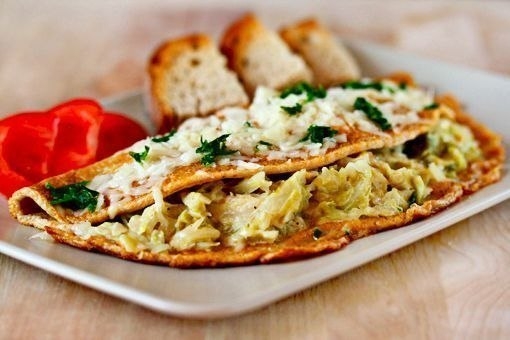 Омлет с капустно-сырной начинкой
