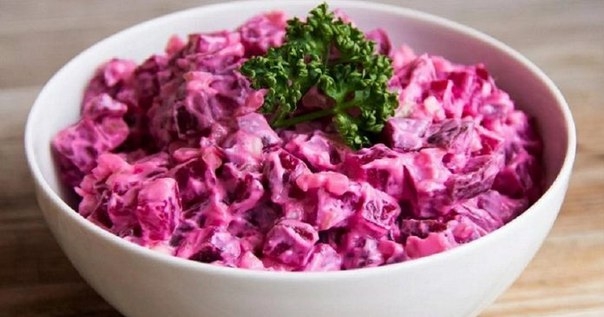Свекольный салат с яйцами и огурцами Свекольный салат с яйцами и огурцами