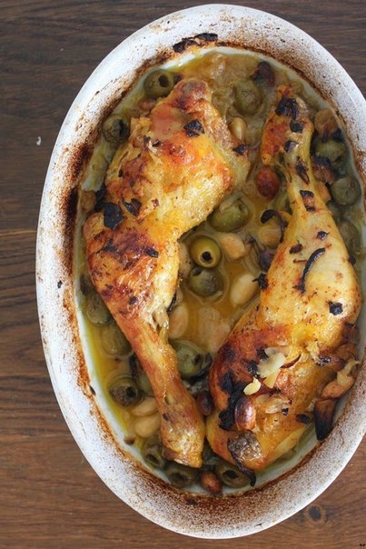 Курица, запеченная с миндалем и оливками
