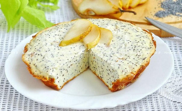 Творожная запеканка с маком и грушей